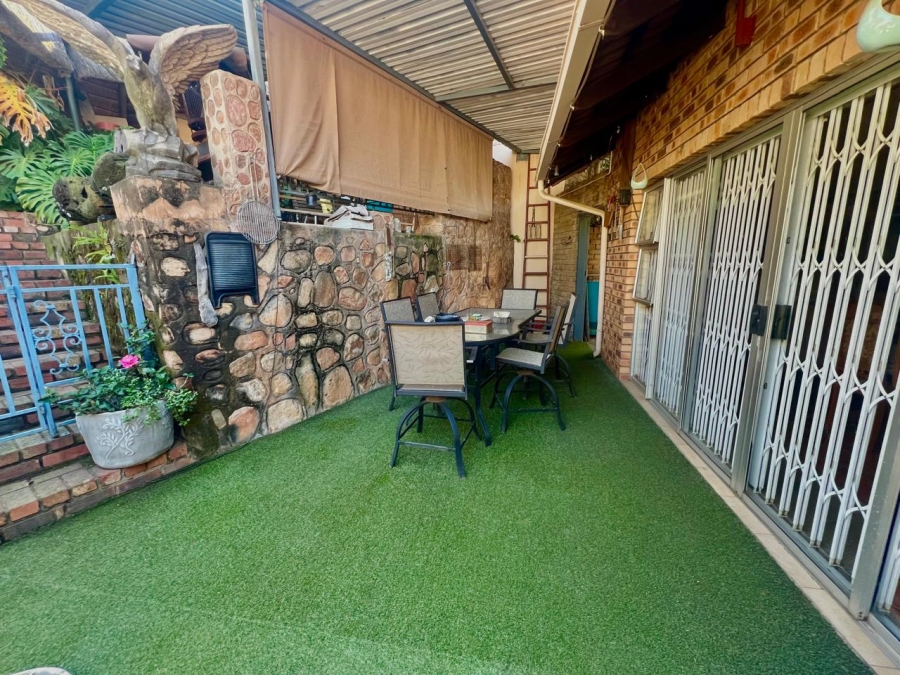 5 Bedroom Property for Sale in Protea Park North West